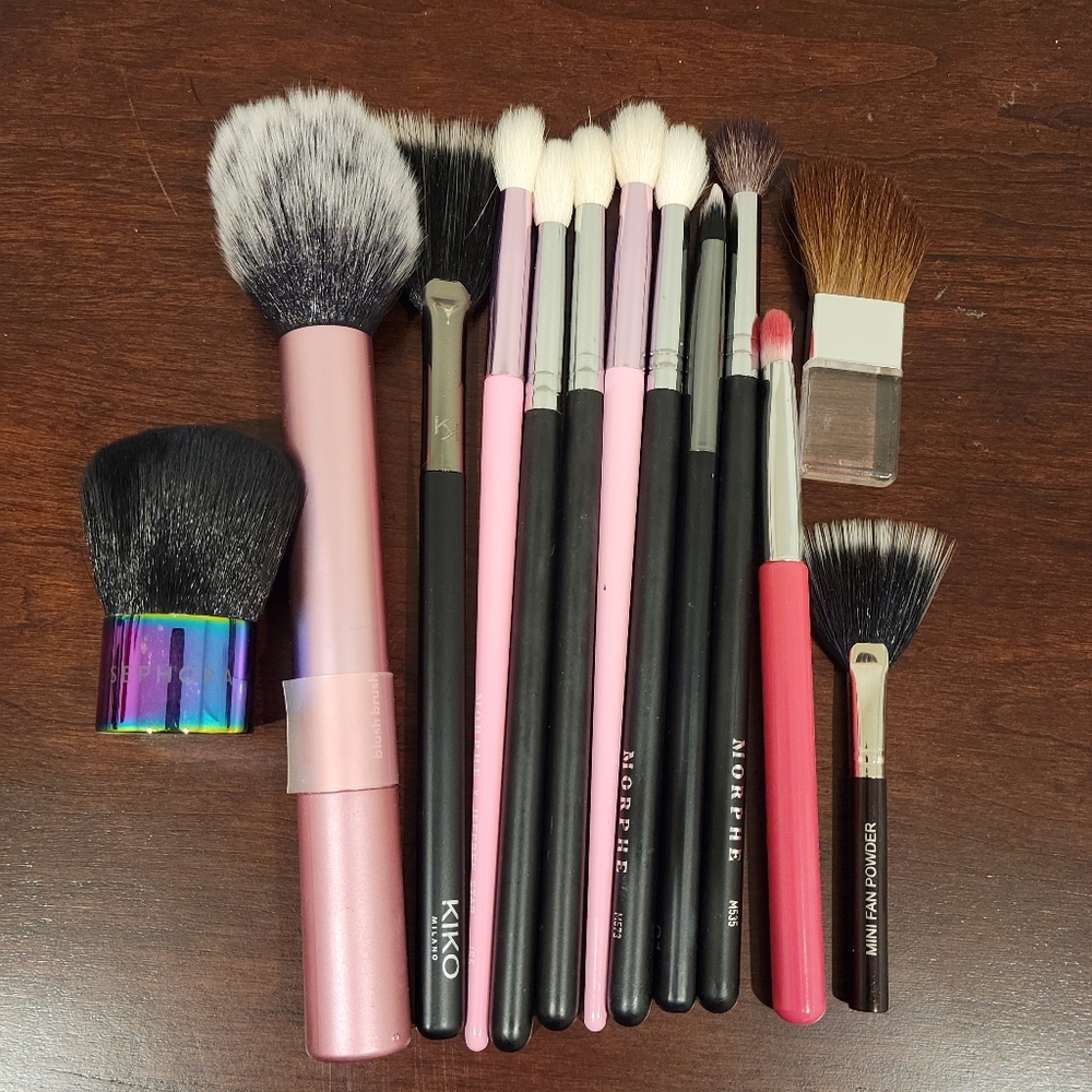 Makeup brushes